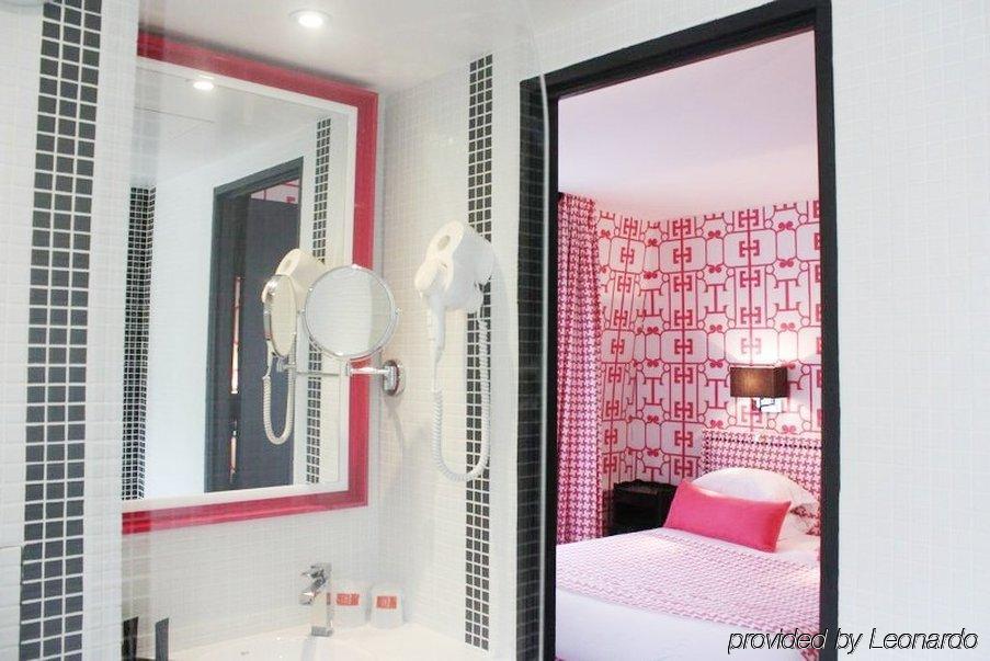Hotel Monceau Elysées 3*