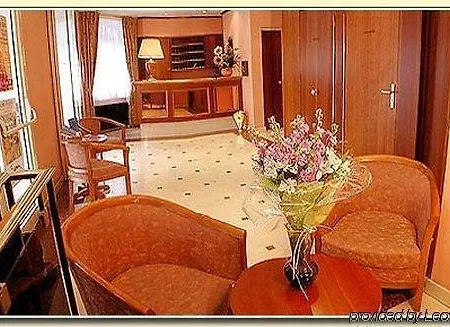 Monceau Elysées 3* Parigi